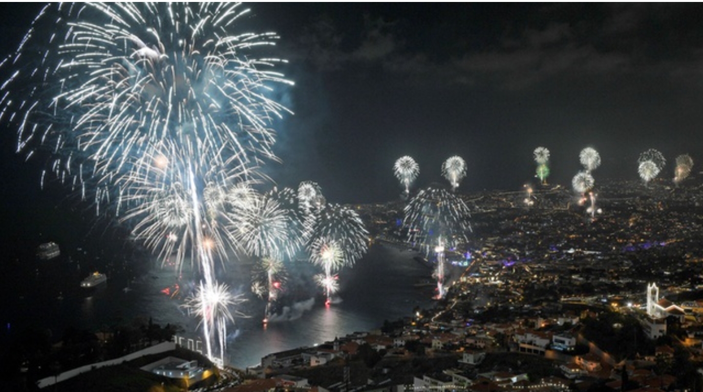 Madeira marks New Year's Eve with eight minutes of fireworks in Funchal